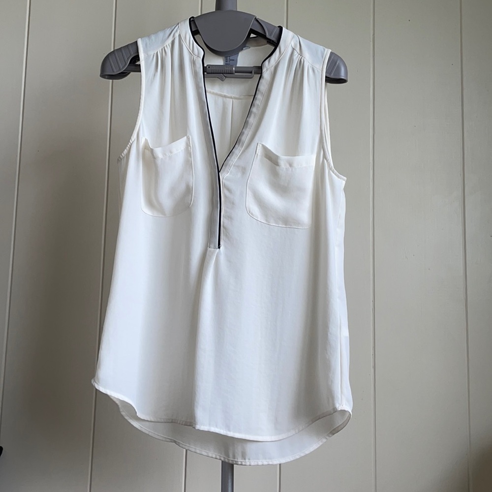 H&M cream with black trim sleeveless top